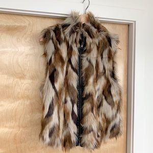 Faux fur zip up vest no pockets